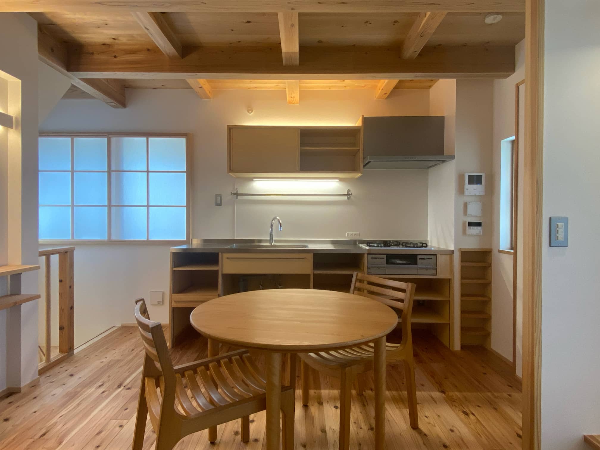 バックカウンター無しでも家電を収める壁付け造作キッチン