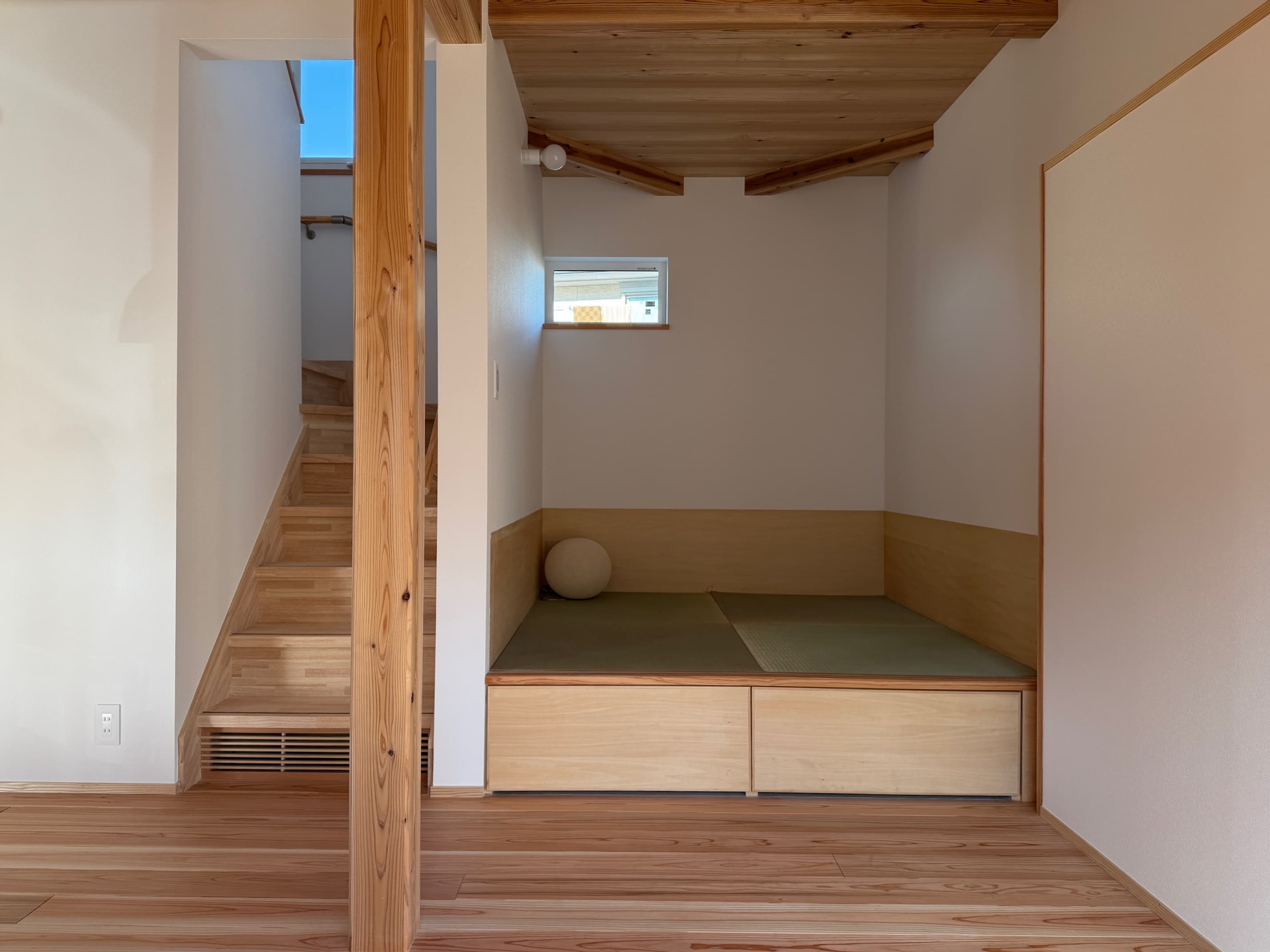 こもり感のある畳スペースは、一人時間をゆったり過ごすのにも最適です。