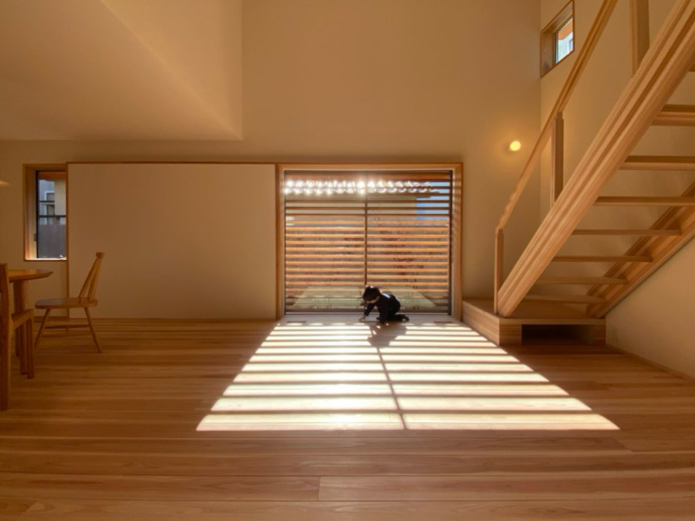 内と外を繋ぐ場所が本能的に心地いことは五感に素直な子どもが証明してくれる