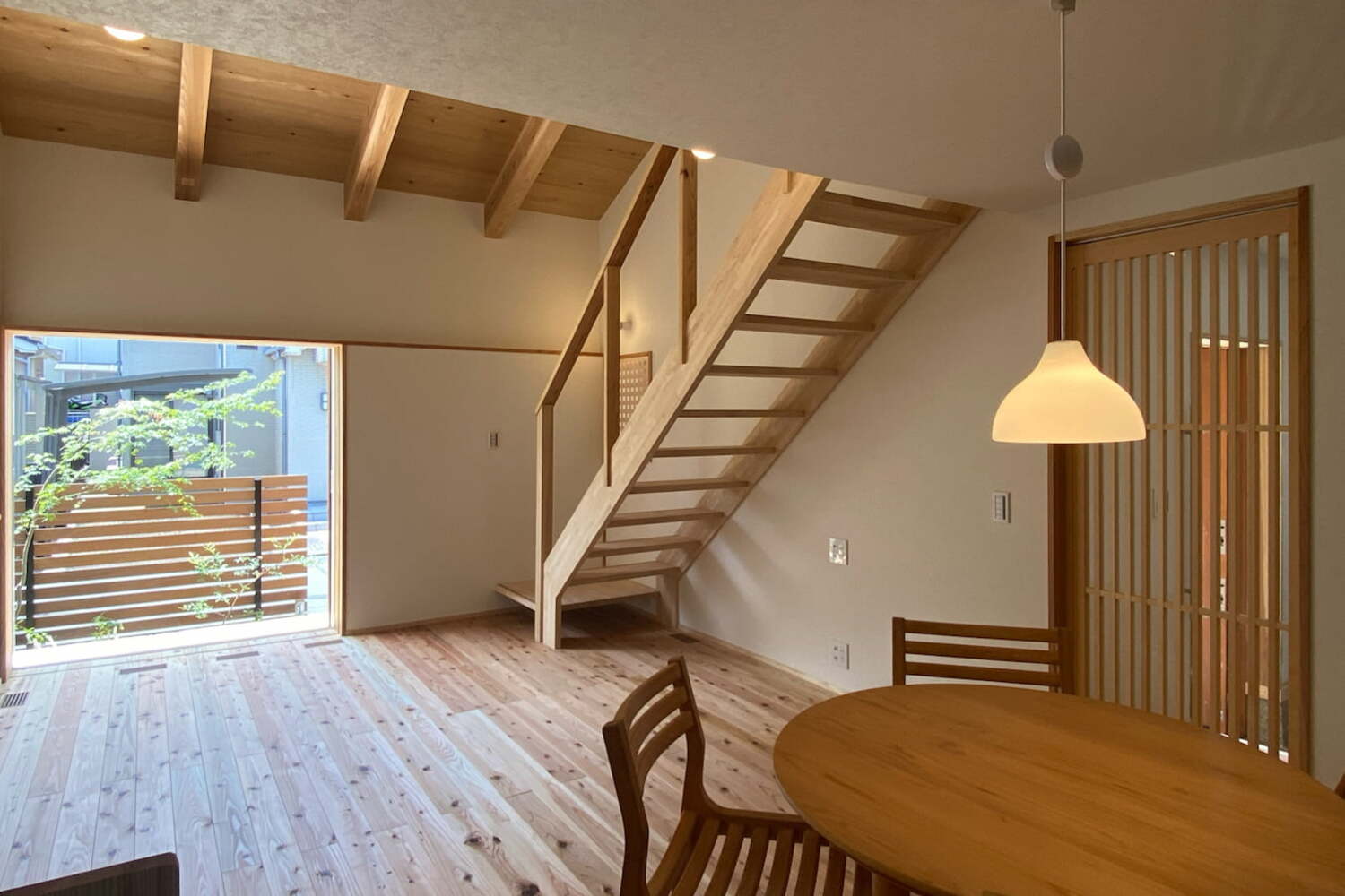 中村好文のペンダントライト「PERA（ペラ）」