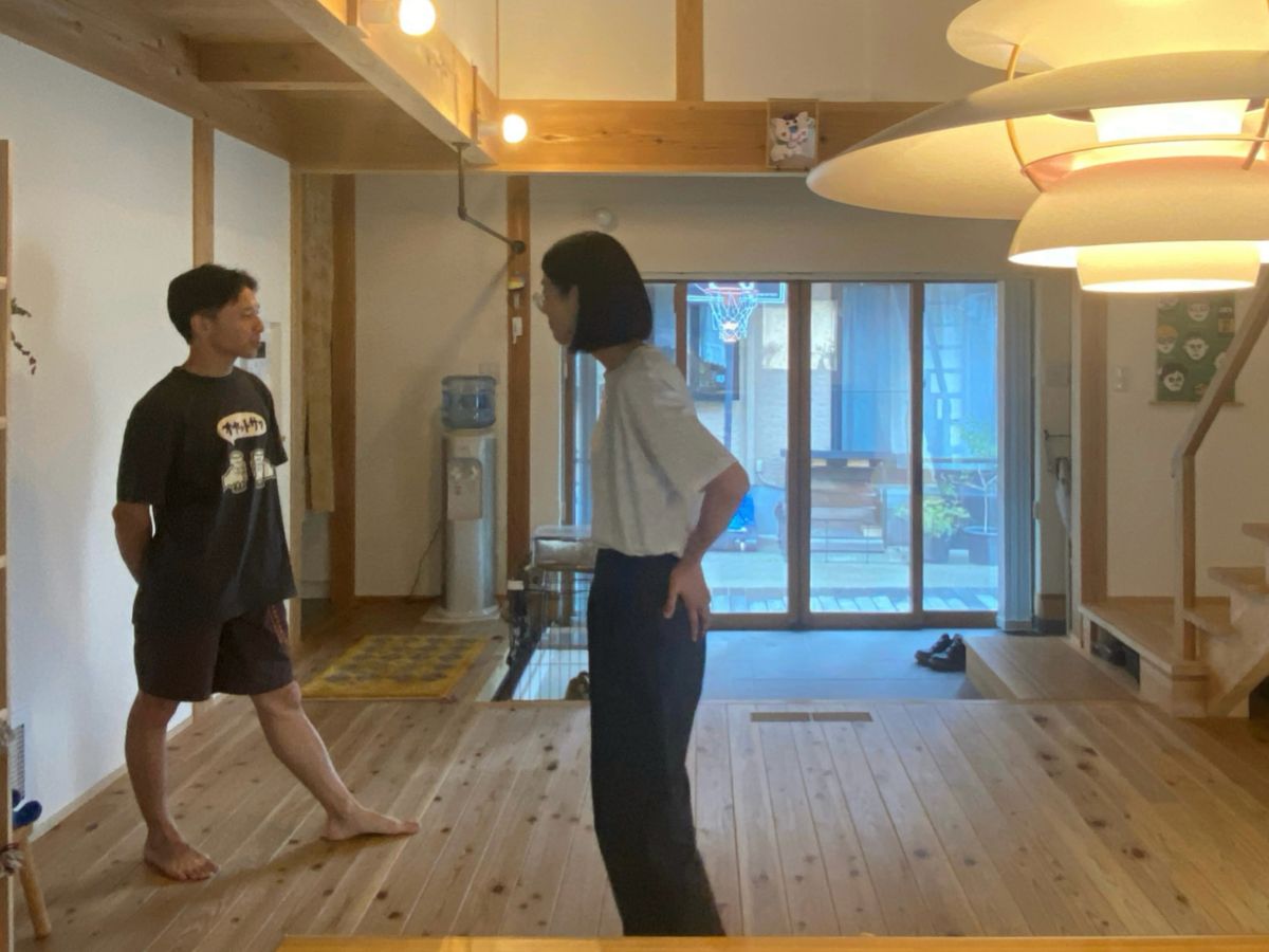 人が集まる開放的な玄関とリビング