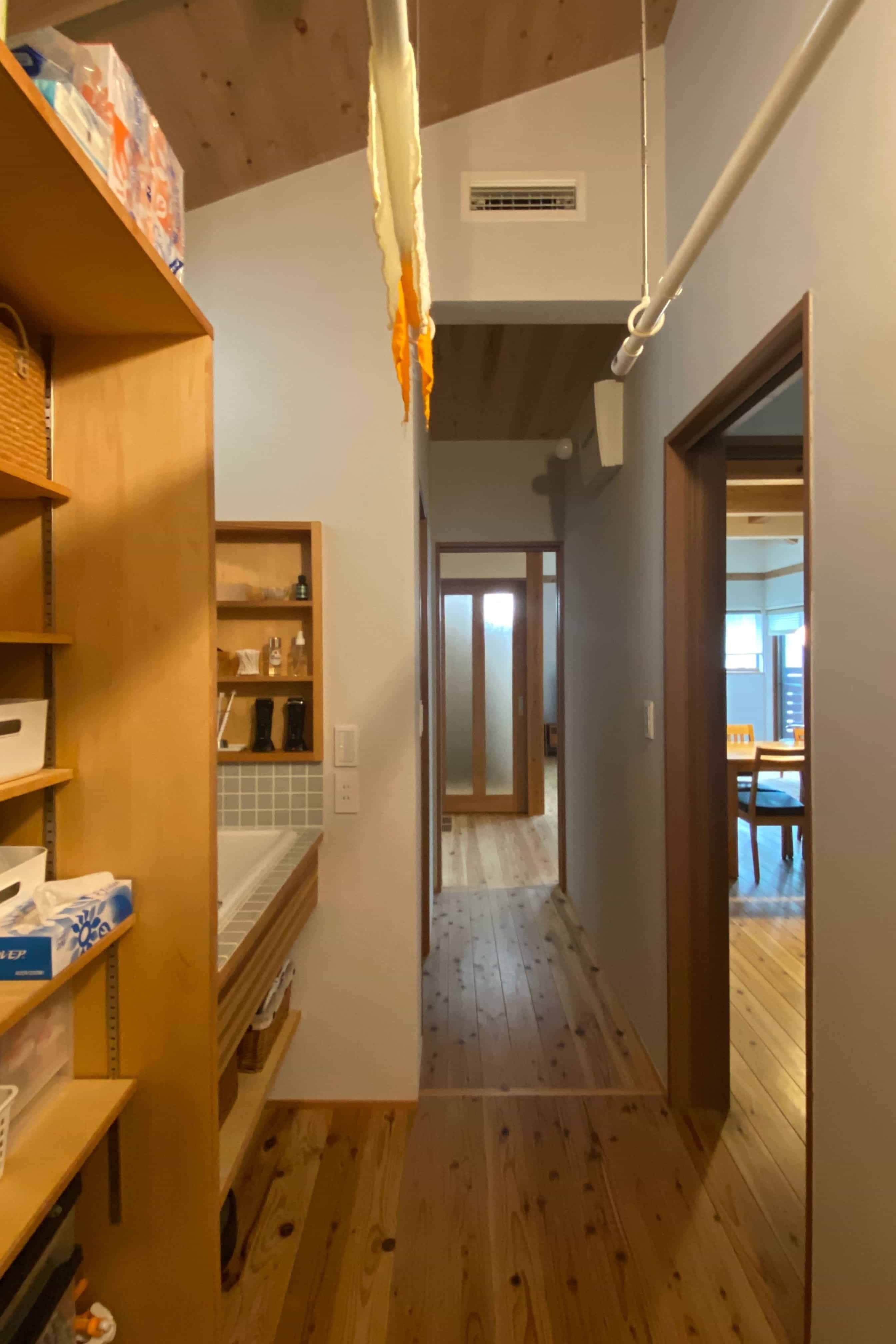 全館空調の冷暖房も流れるため、年中快適な部屋干しが可能