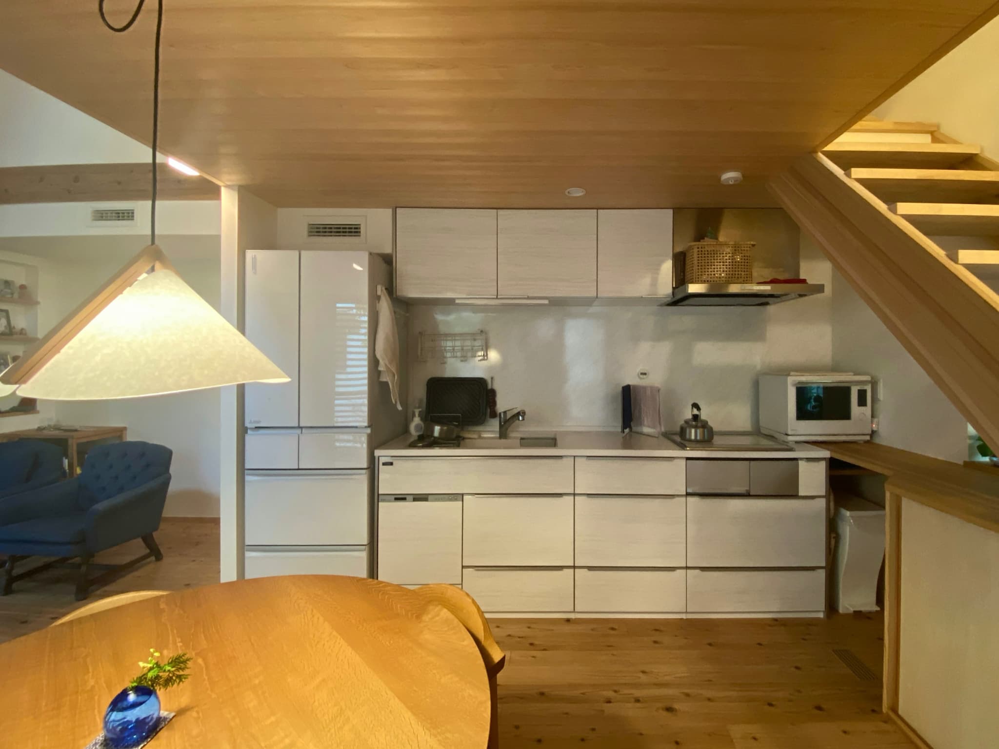 家族が一同に会するときには、リビングに大きくテーブルを出してお過ごしになるそう