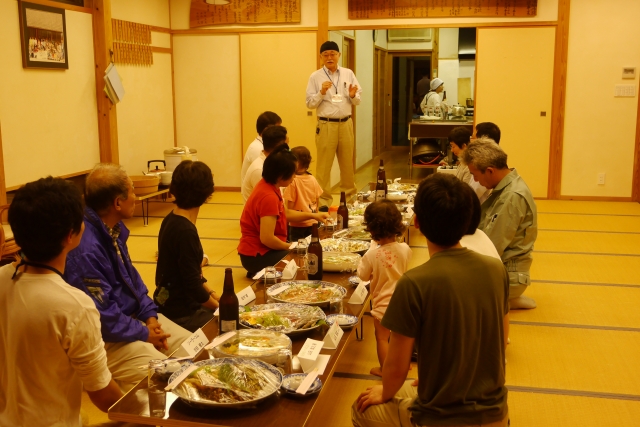 高知県梼原町森林組合　民宿にて　工務店ソーラーコムの伐採ツアーの写真